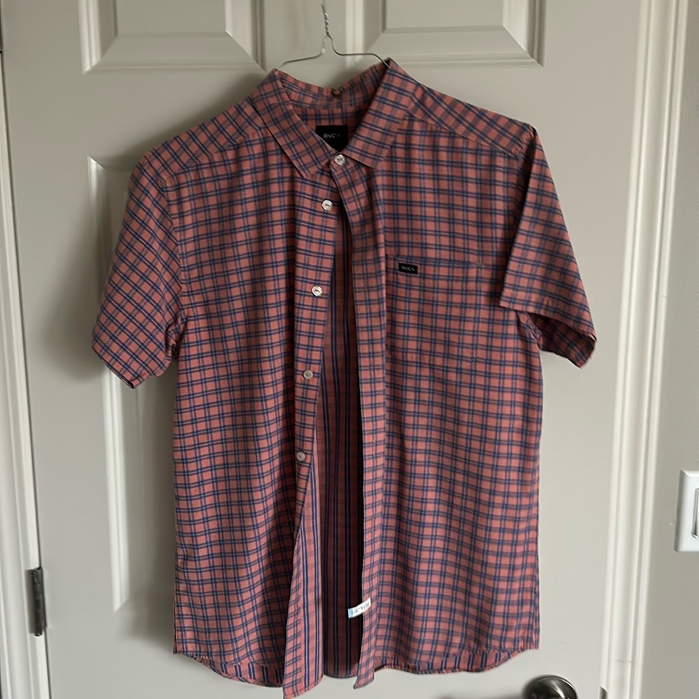 RVCA men’s short sleeve shirt. Medium. Slim fit.